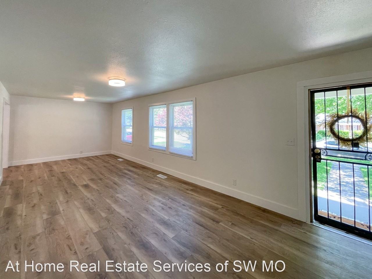 1018 E Stanford St - Photo 2 of 12
