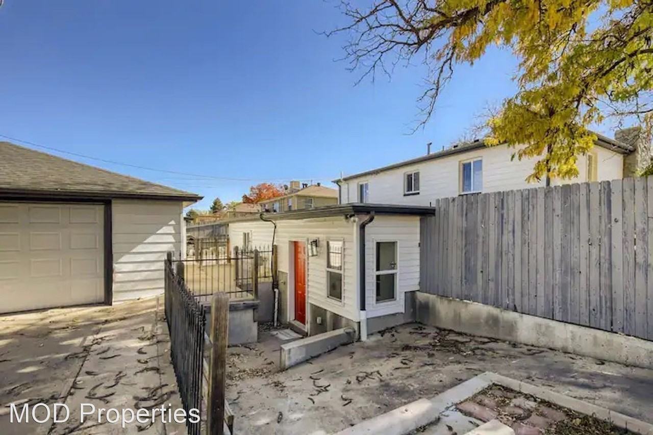 2359 W. Moffat Place - Photo 2 of 11