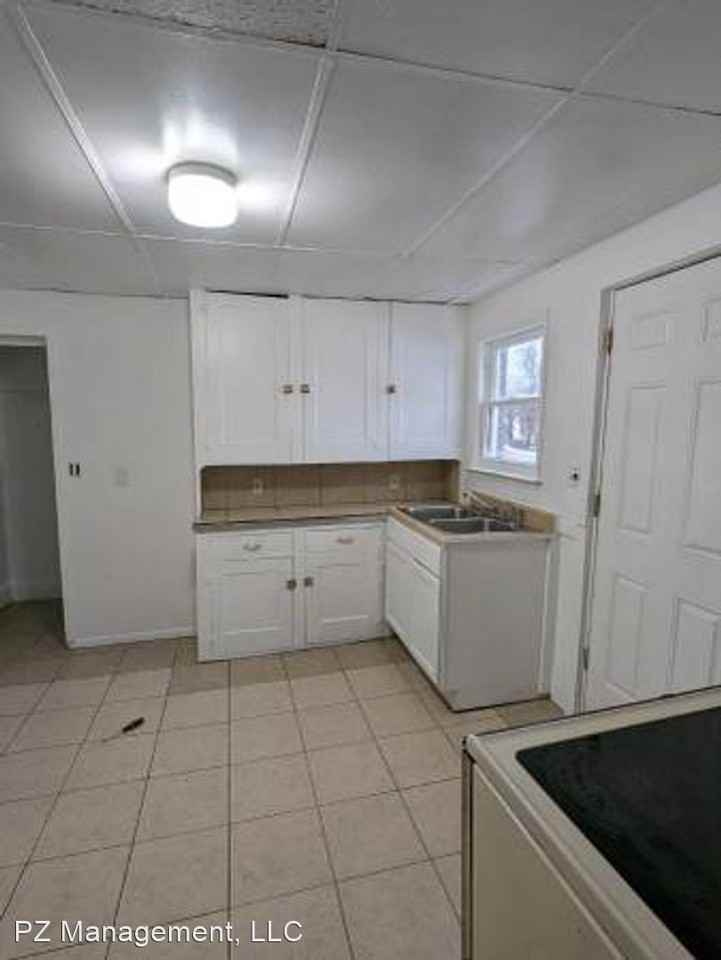 508 Harbor St - Photo 3 of 9