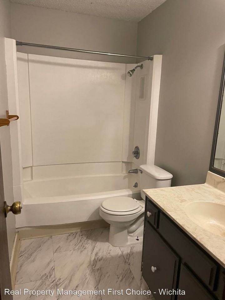 1124 S Glenn St #3 - Photo 3 of 6