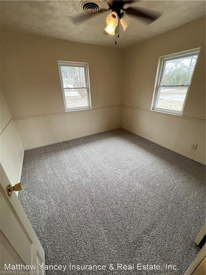 2100 Magnolia Bnd - Photo 3 of 9