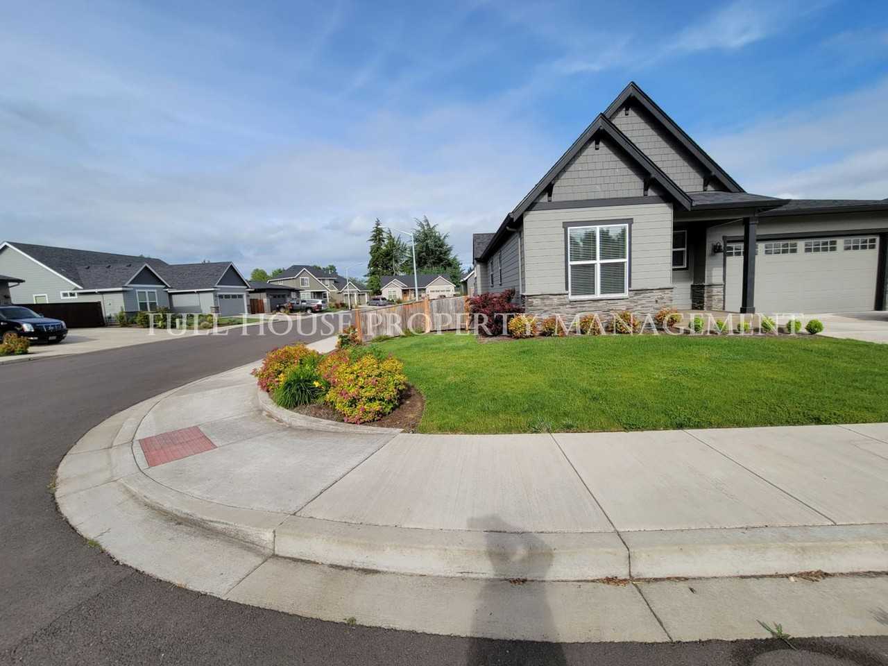 875 Tamarack St - Photo 2 of 30