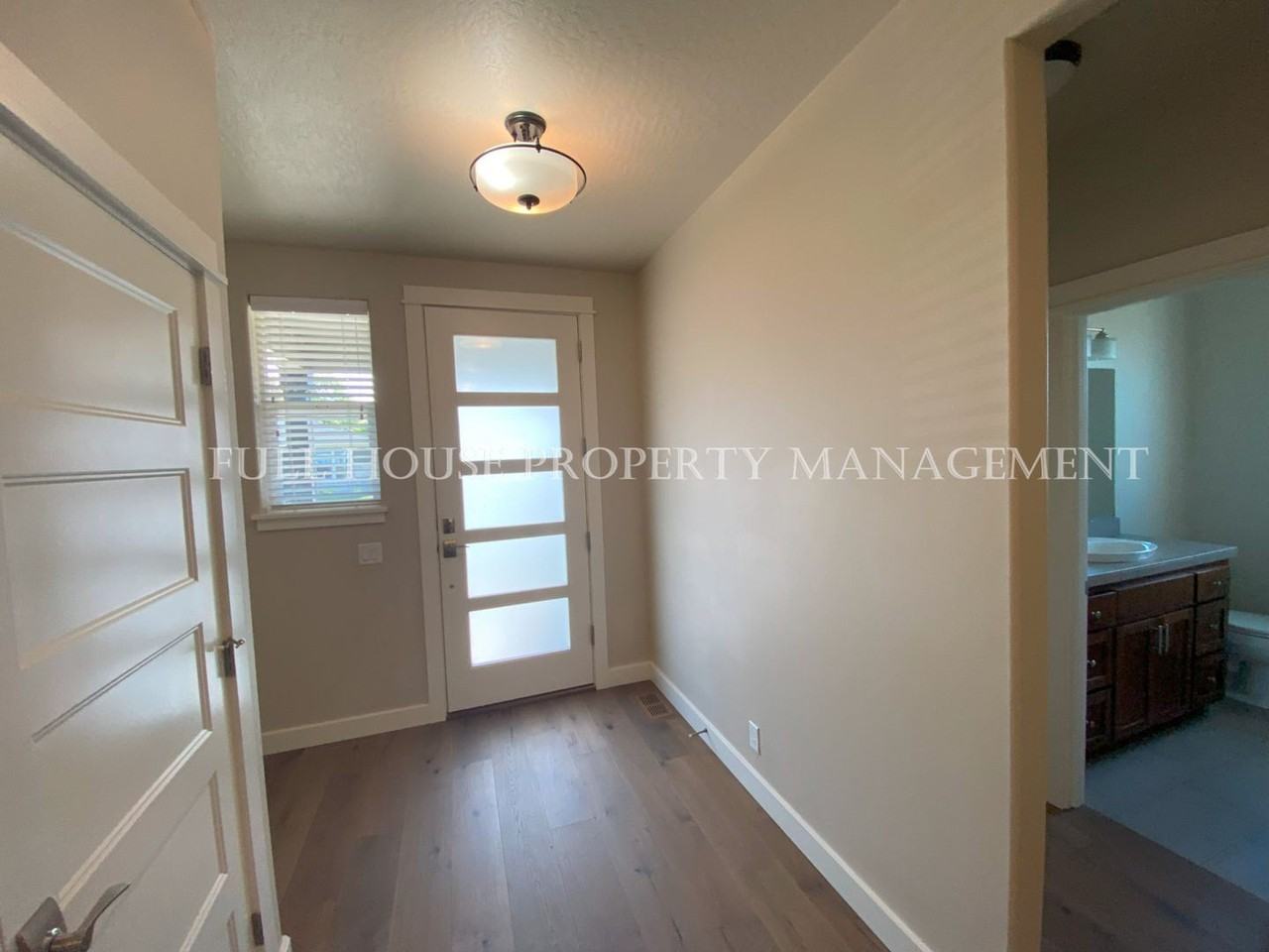 875 Tamarack St - Photo 3 of 30