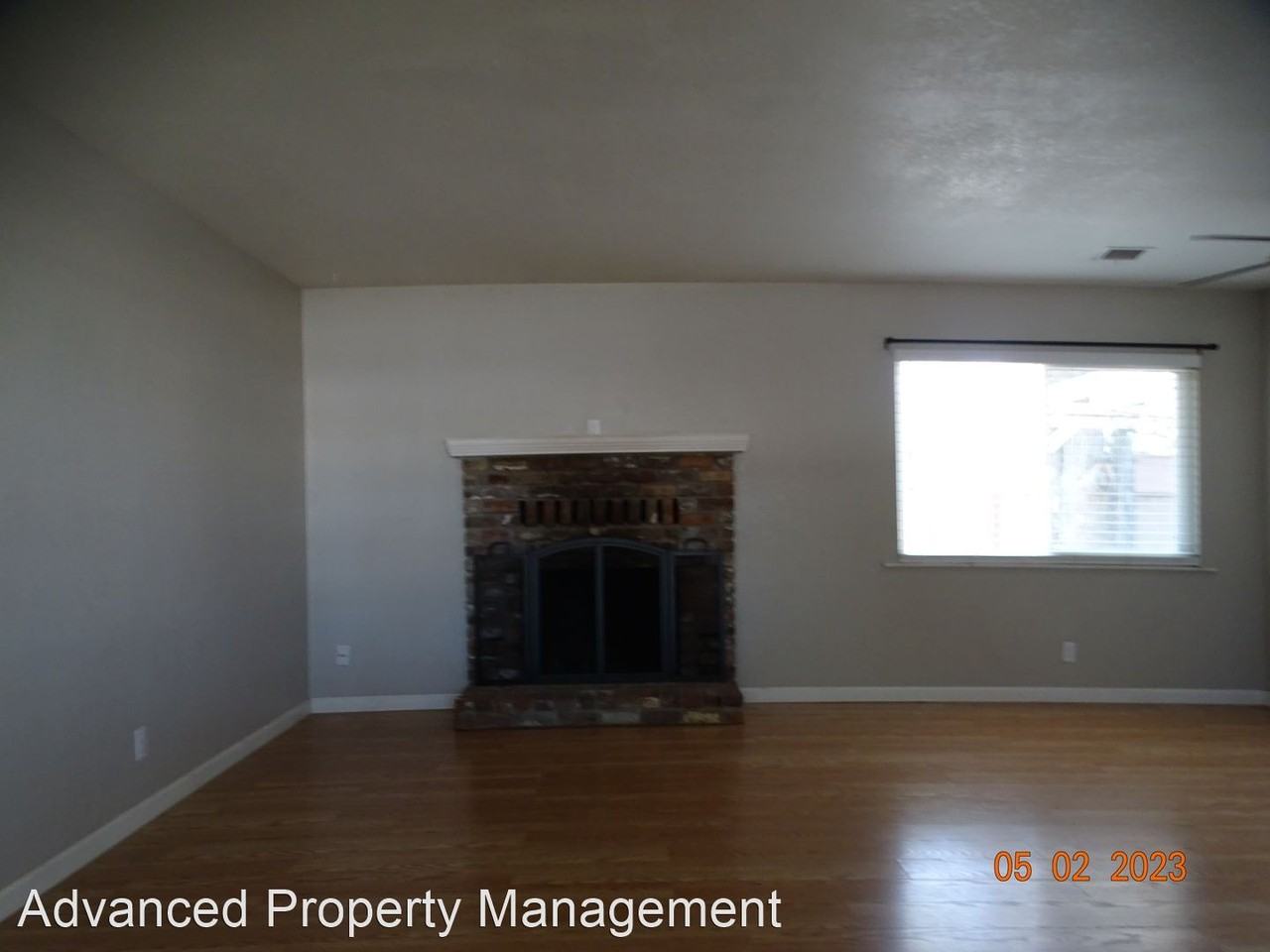 402 Ash St - Photo 3 of 9