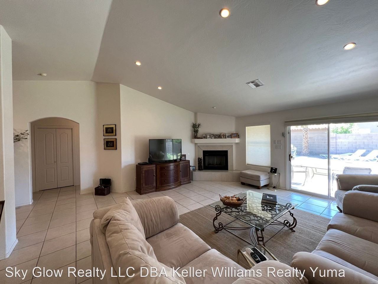 2915 S 48th Way - Photo 3 of 26