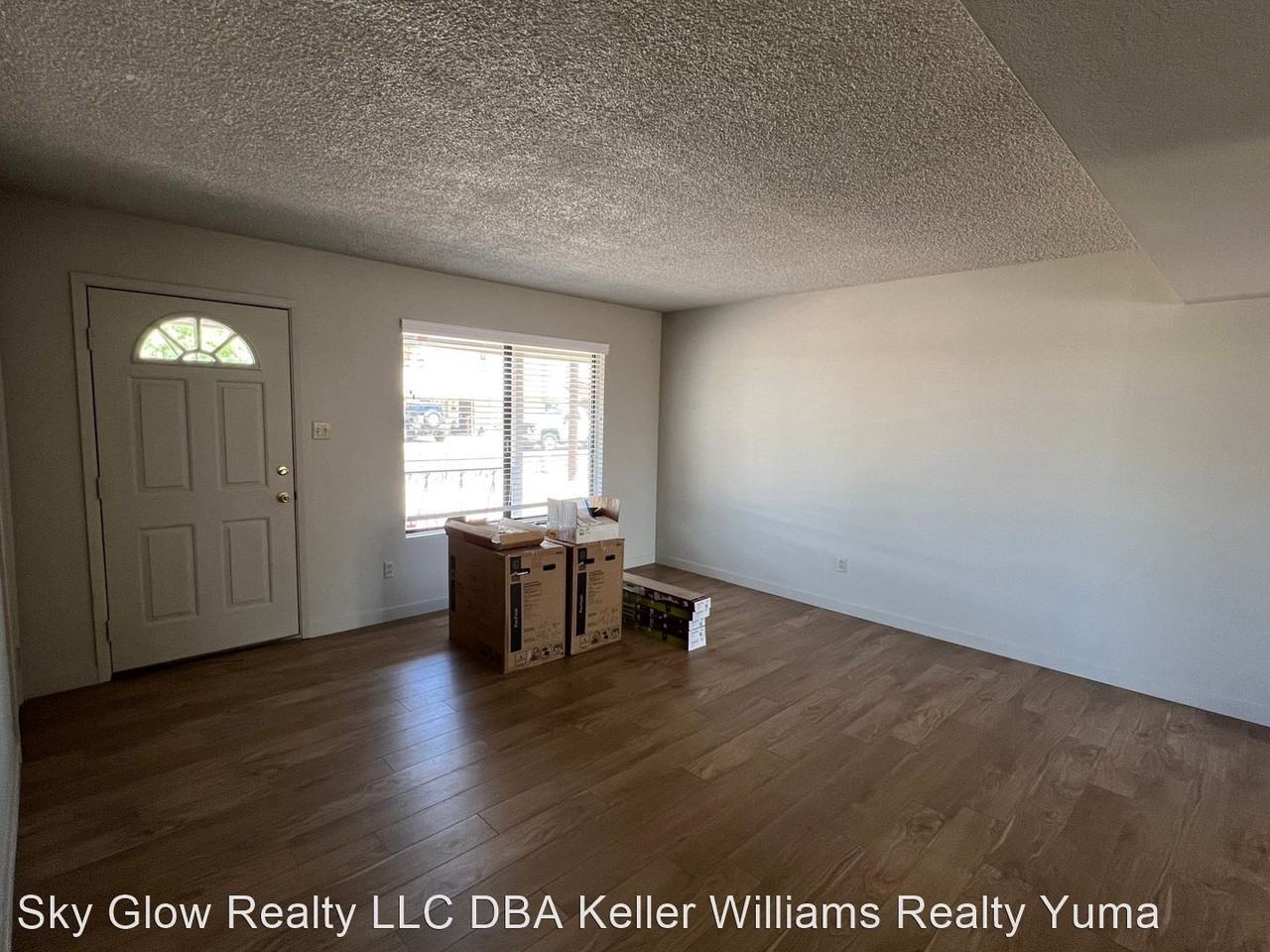 1063 E Hacienda Dr - Photo 2 of 33