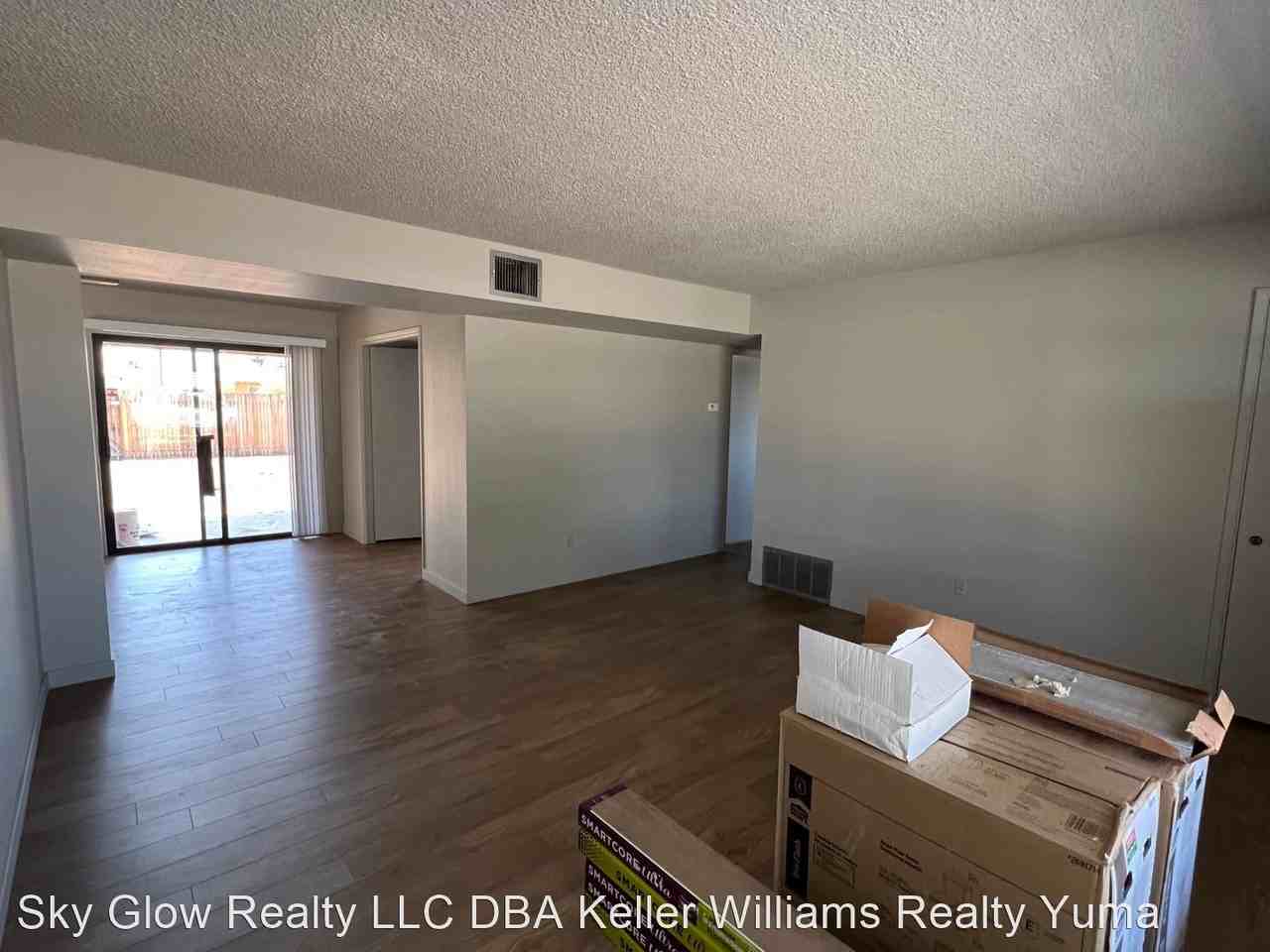 1063 E Hacienda Dr - Photo 3 of 33