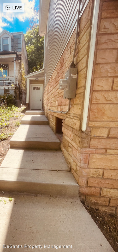 623 Farragut St - Photo 3 of 20