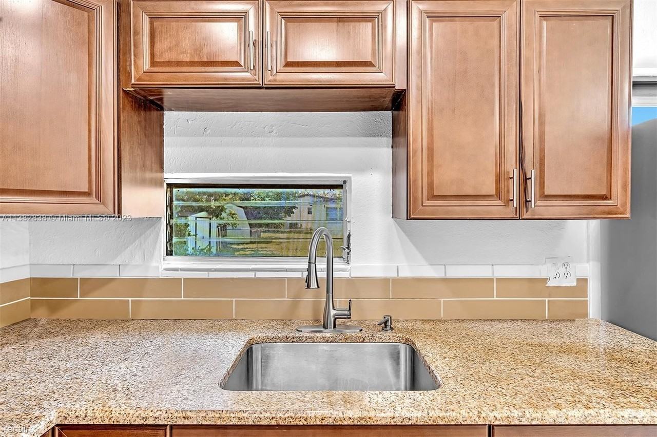 4156 Sw 49th Ct - Photo 2 of 16
