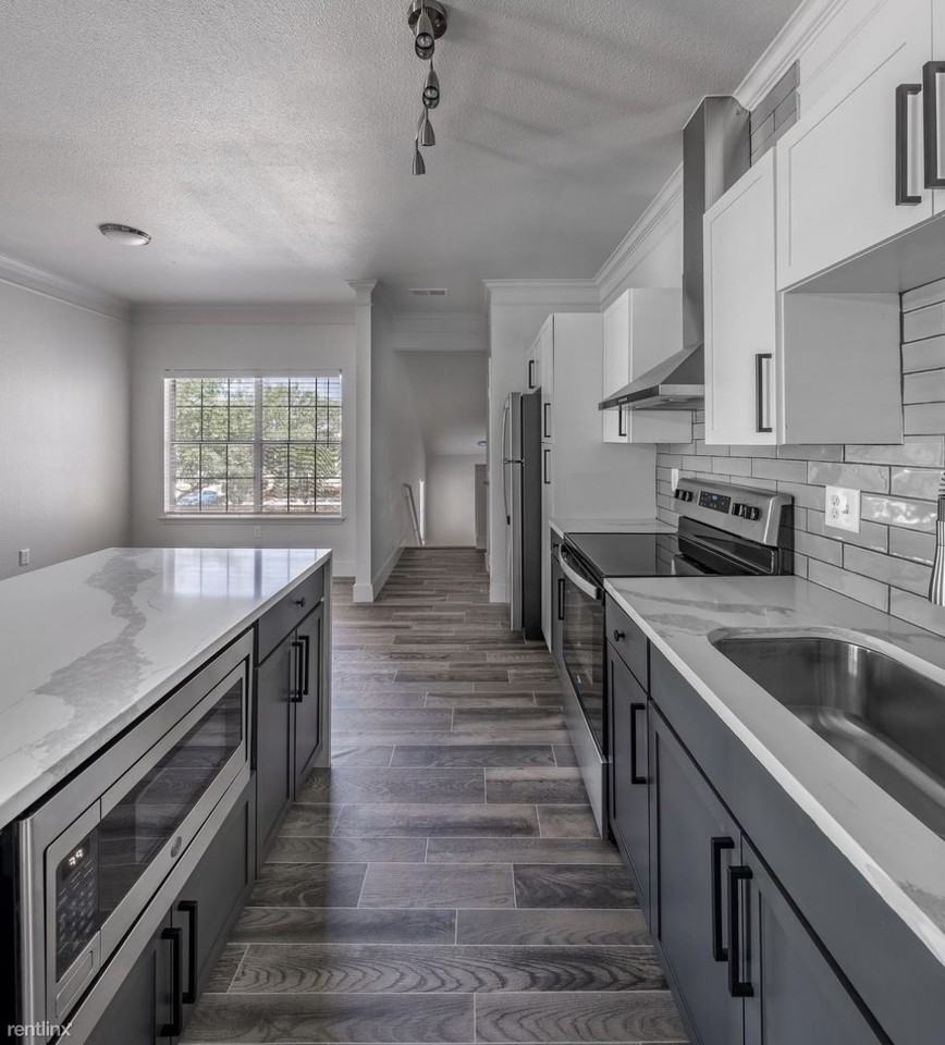 2502 NE Inner Loop - Photo 2 of 5