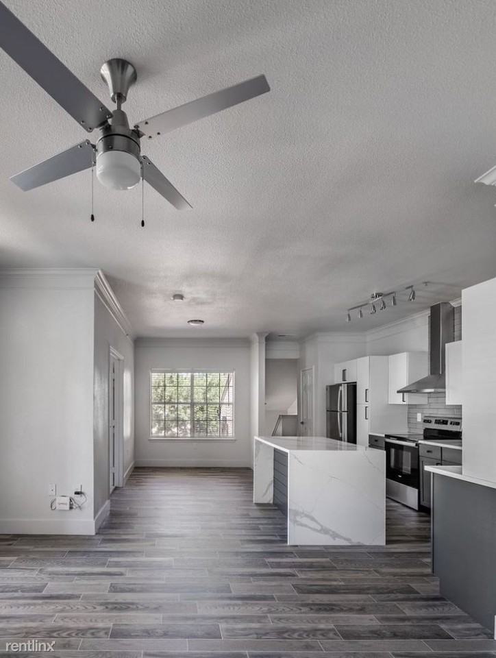 2502 NE Inner Loop - Photo 3 of 5