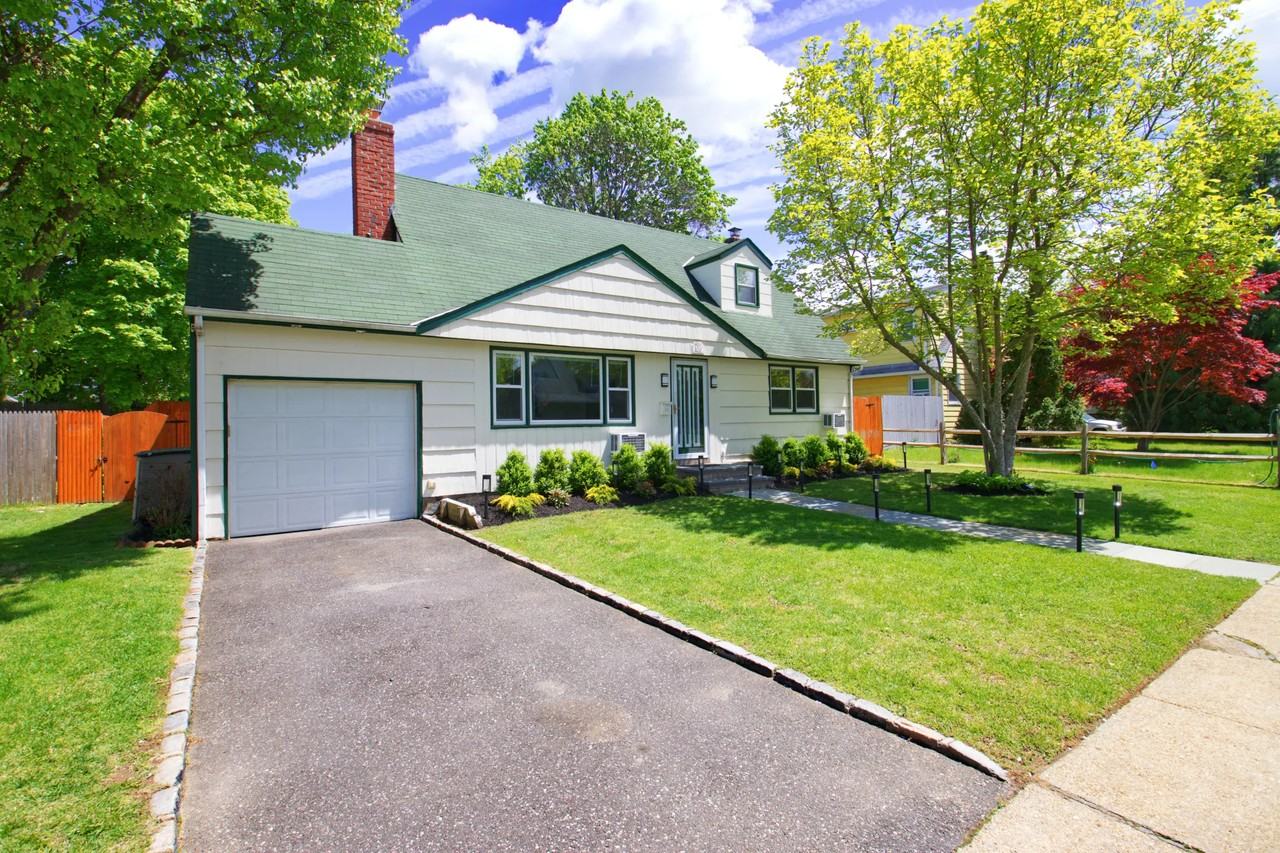 102 Radcliff Dr - Photo 3 of 31