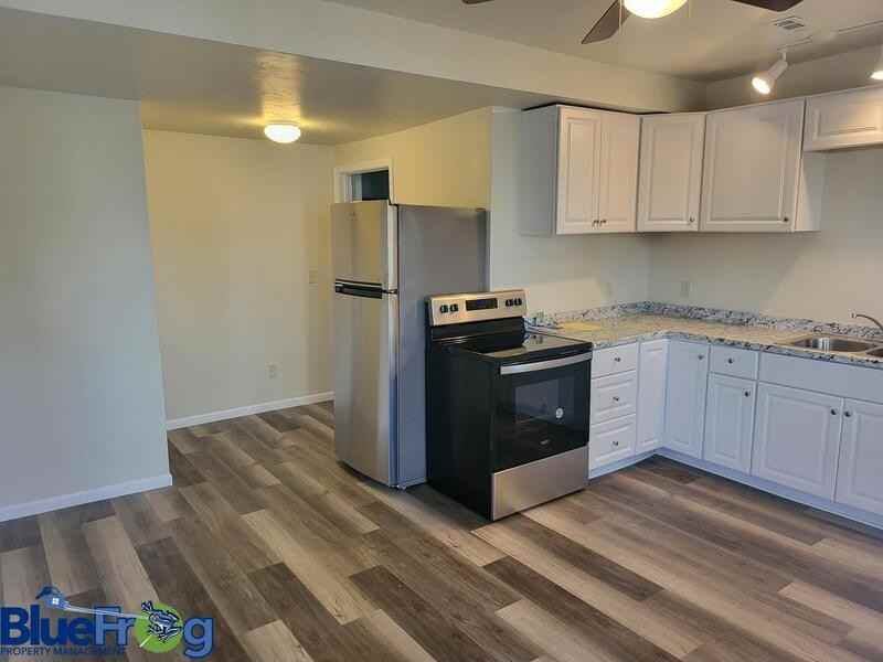 1215 University Ave - Photo 2 of 17