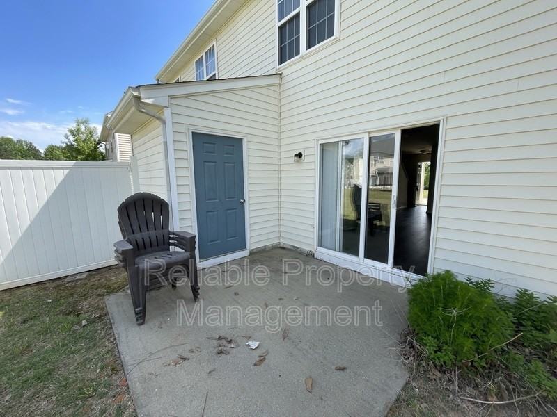 132 Winslow Ln - Photo 2 of 12