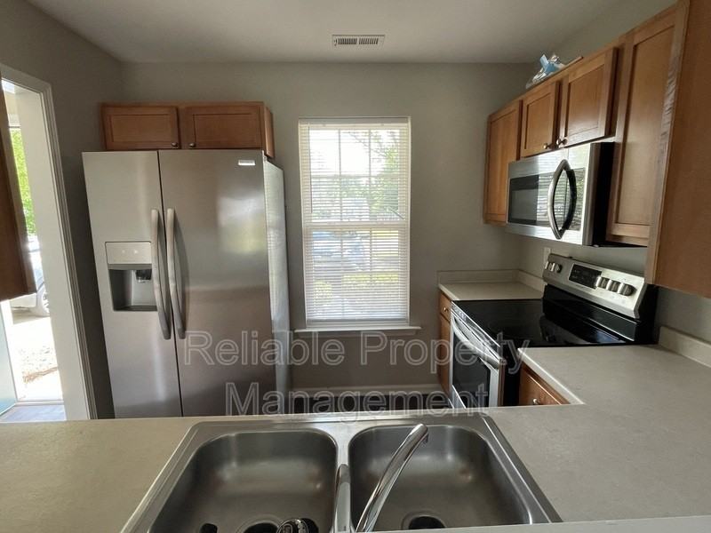 132 Winslow Ln - Photo 3 of 12