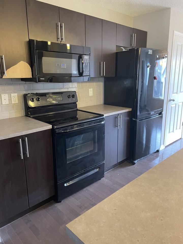 7218 22 Ave Sw - Photo 2 of 14