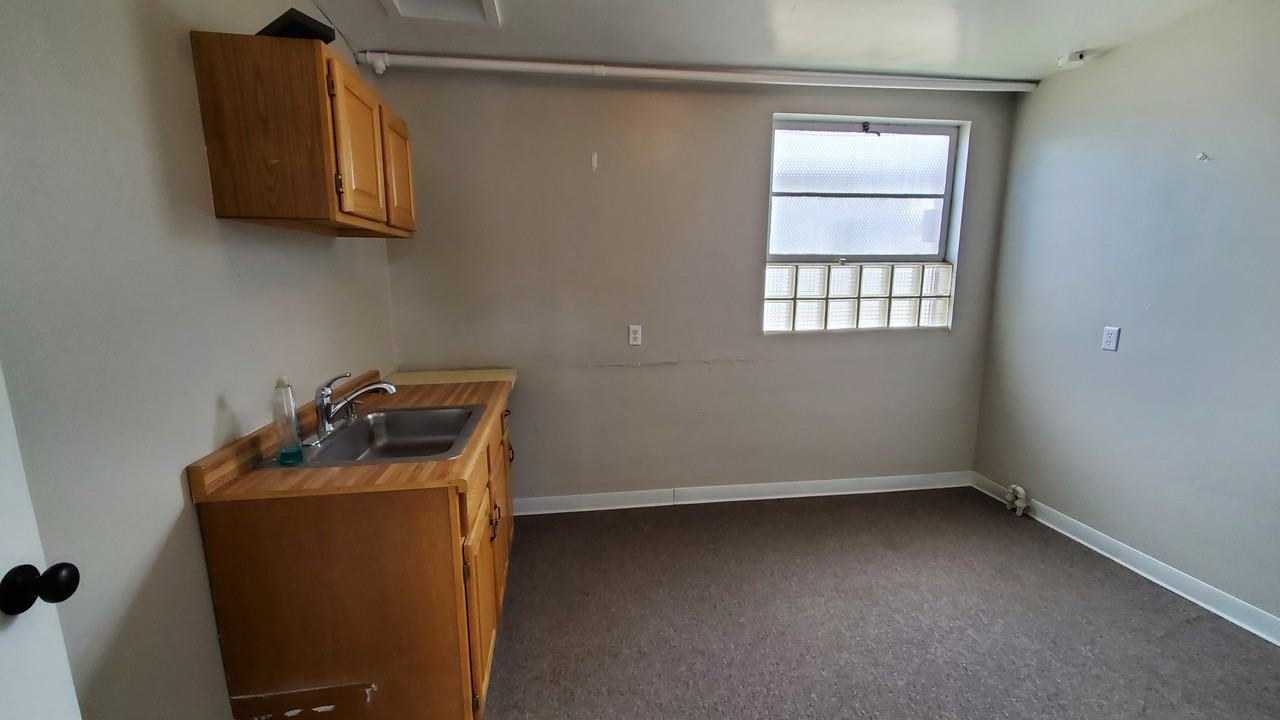 306 N Bent St #B - Photo 2 of 10