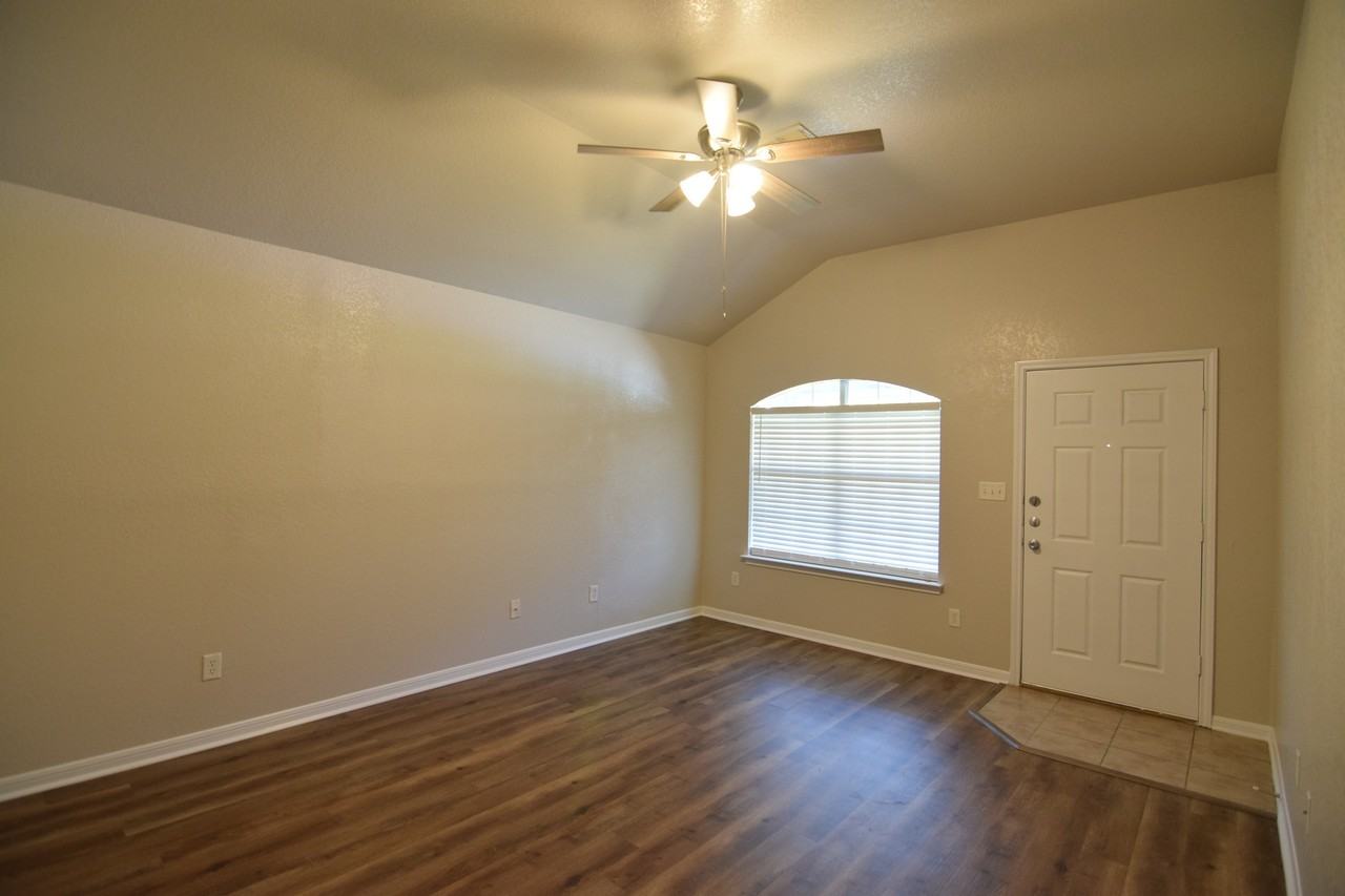 616 Olaf Dr - Photo 5 of 18