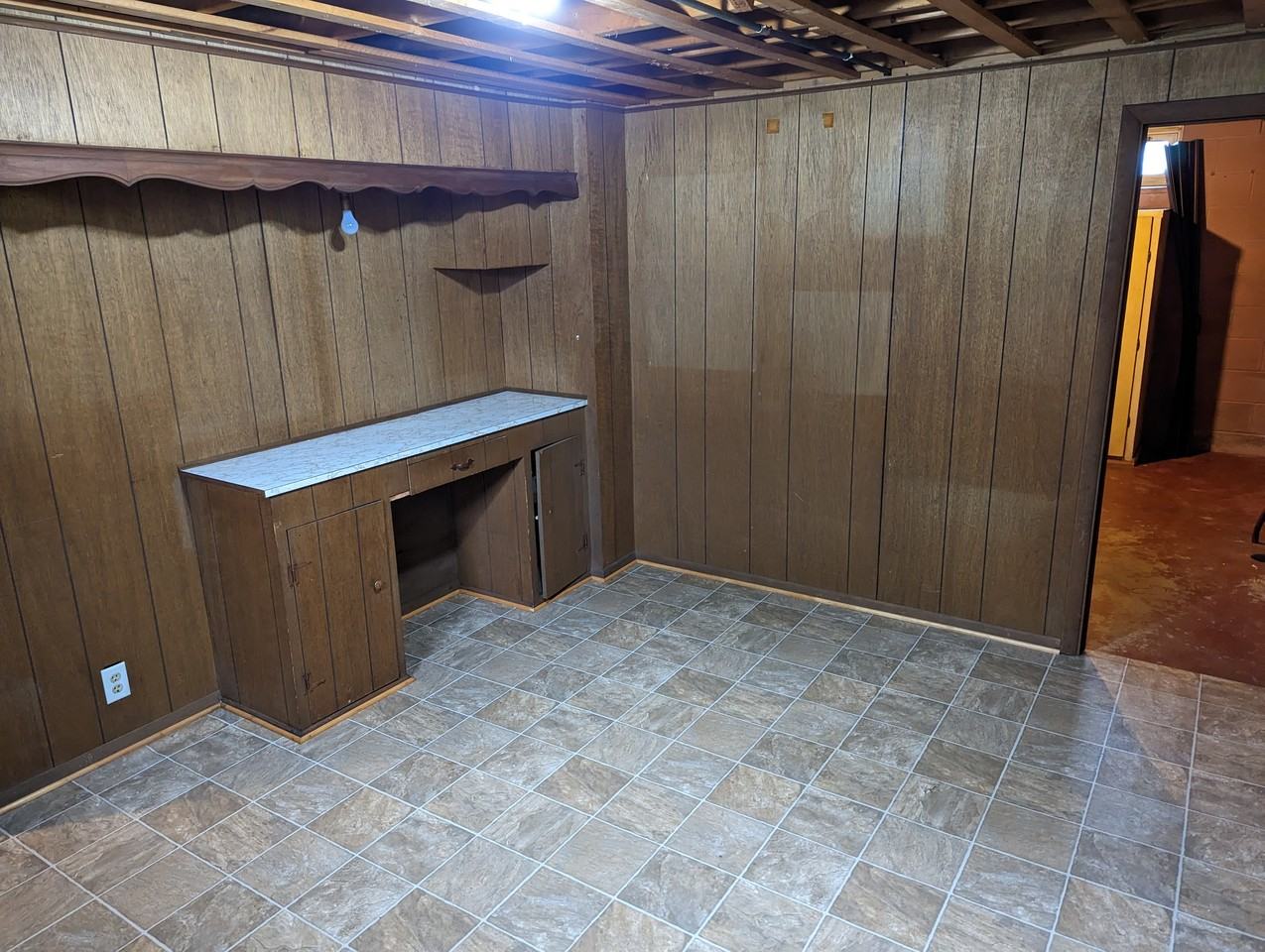1040 Hazen St Se - Photo 2 of 21