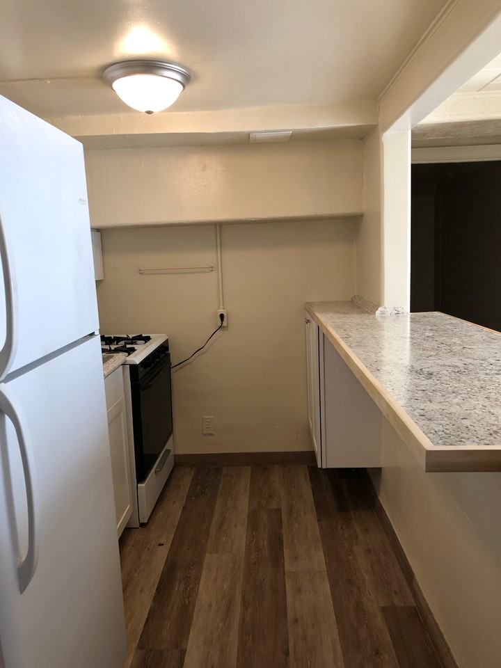 210 Sycamore St Se - Photo 5 of 23