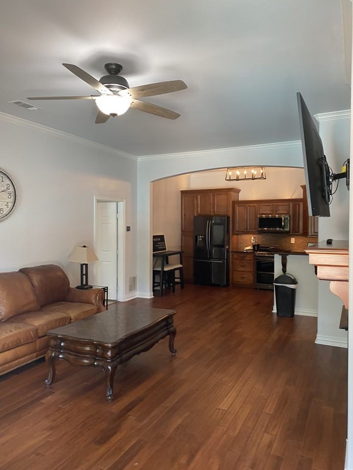 318 Cottonwood Trl - Photo 3 of 27