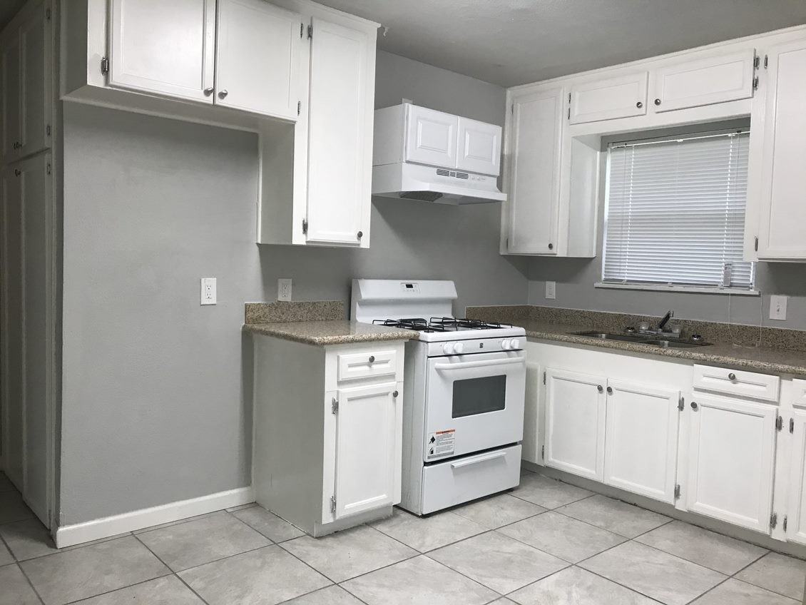 4207 East Ln - Photo 2 of 7