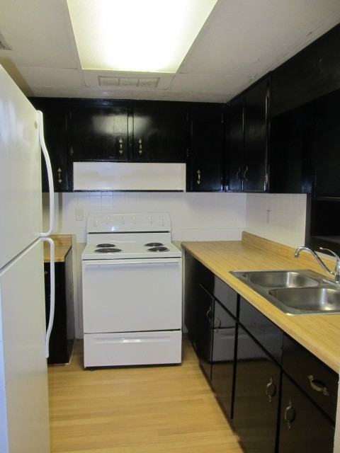 3001 E Elm St - Photo 2 of 10