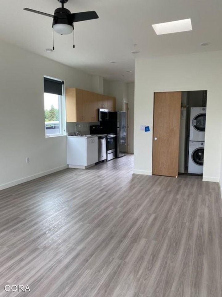 1407 SE Cora St - Photo 2 of 6