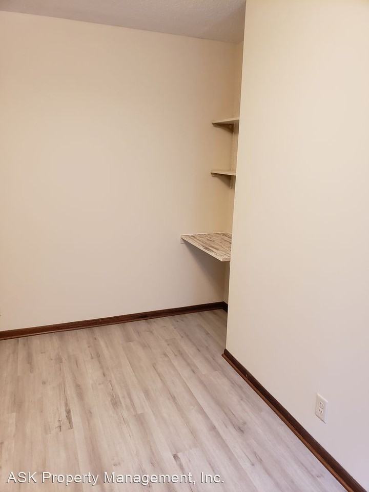 1743 Berkeley Ave - Photo 3 of 21