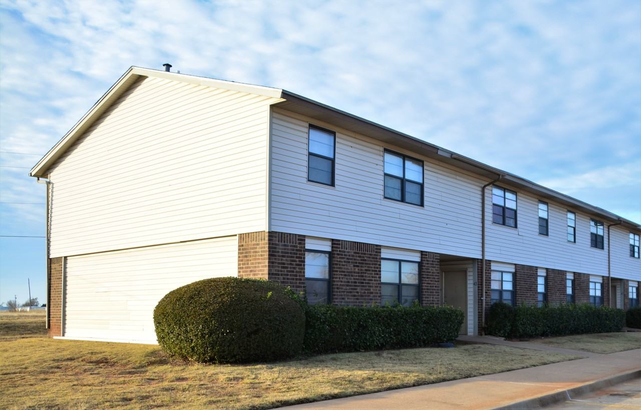 Park Lane Apartments - Photo 2 of 7