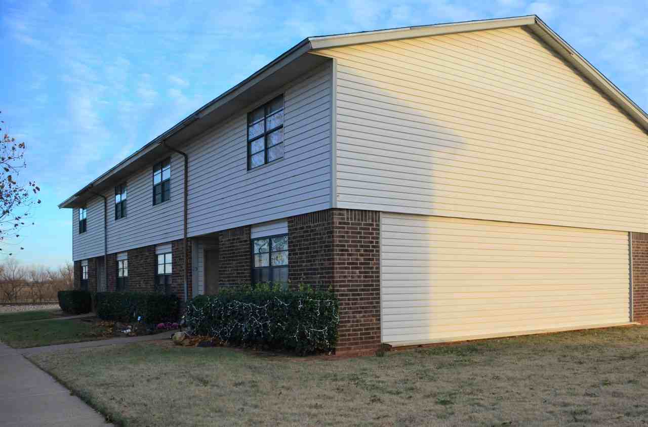 Park Lane Apartments - Photo 3 of 7