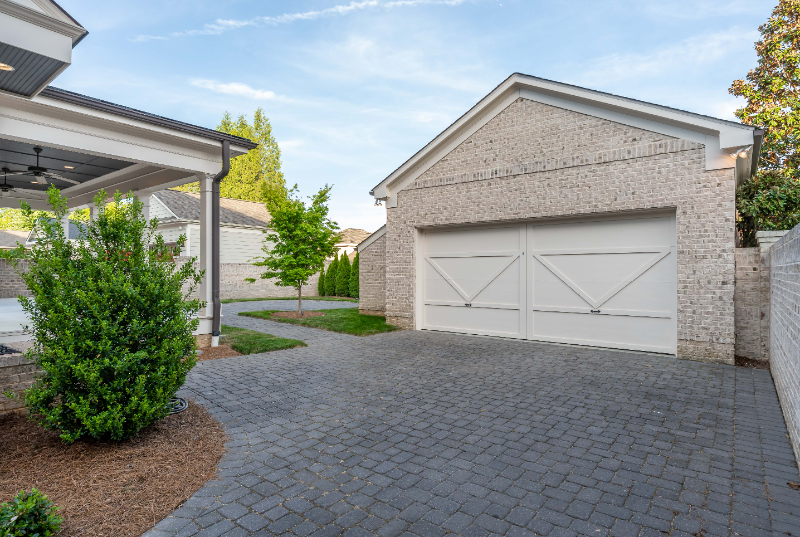 3520 Blackhorse Ln - Photo 2 of 50