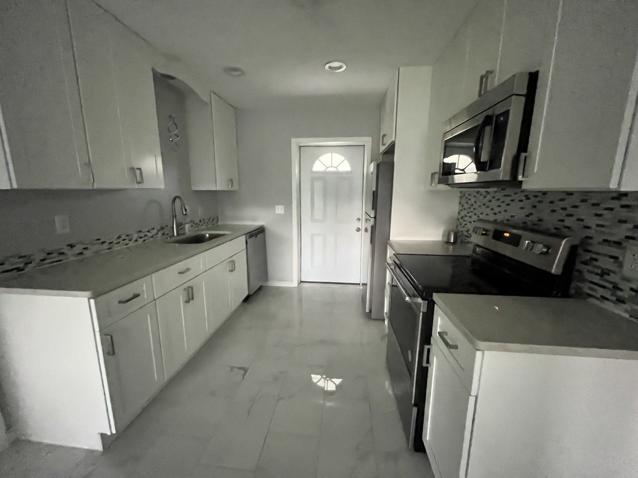 701 Satsuma Ave #NA - Photo 3 of 10