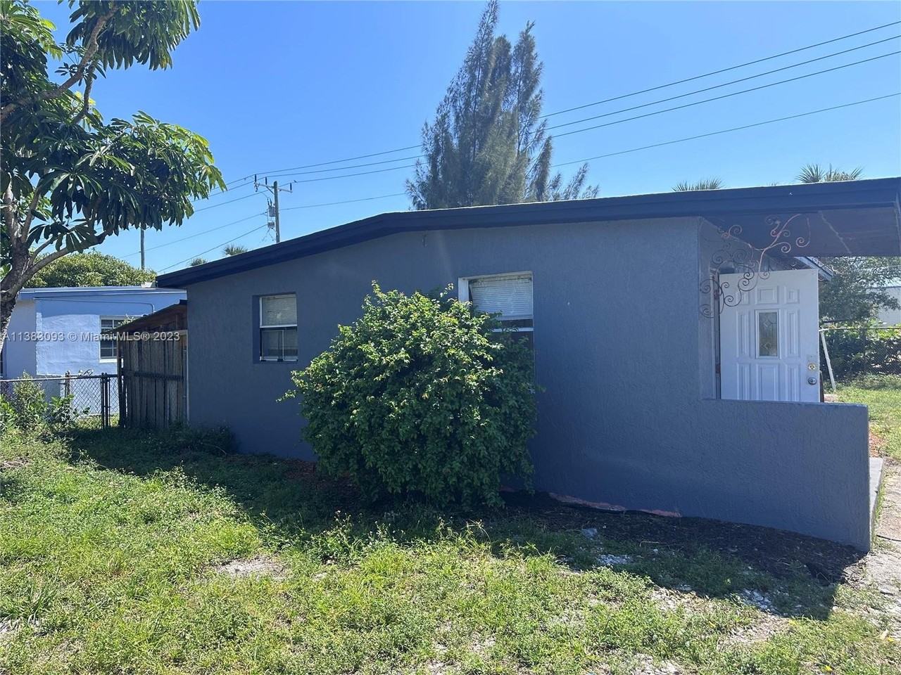 1816 Nw 24th Ter #1816 - Photo 2 of 8