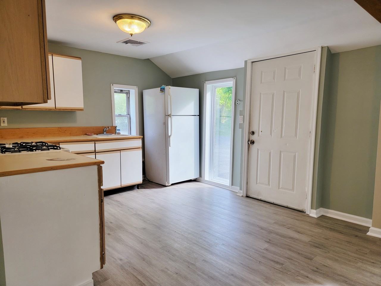 606 Main Rd - Photo 3 of 17