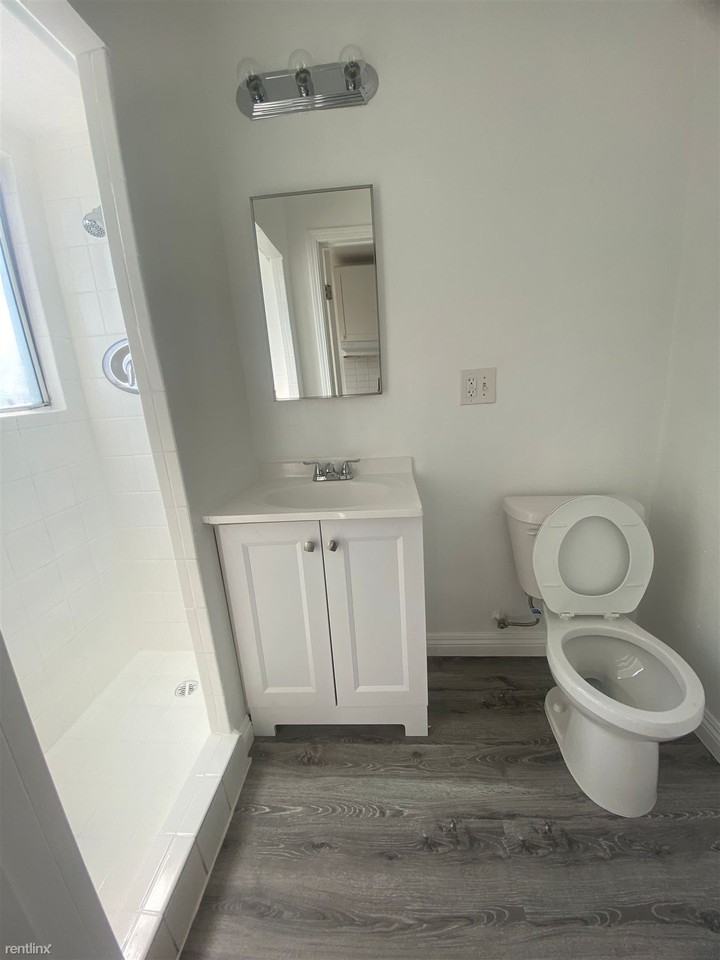 228 S Lake St - Photo 3 of 9