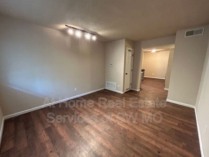 1400 S Campbell Ave #7 - Photo 3 of 6