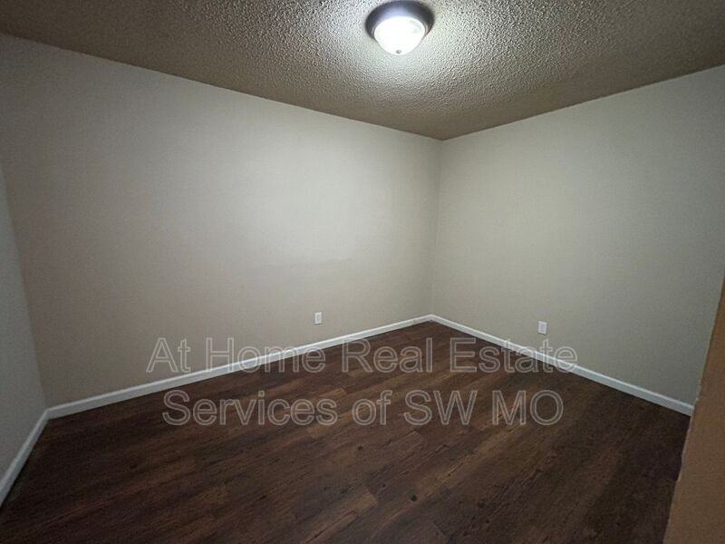 1400 S Campbell Ave #7 - Photo 4 of 6