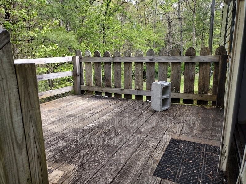123 Pioneer Dr - Photo 3 of 7