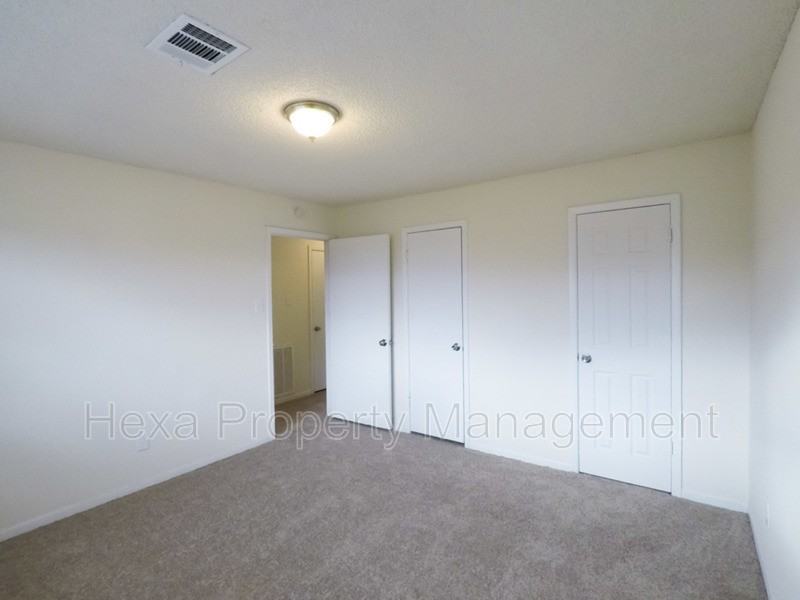 6553 Brittmoore Rd - Photo 4 of 10