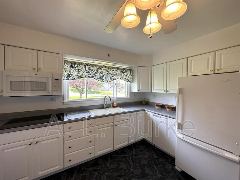 13 Michael Rd - Photo 3 of 14