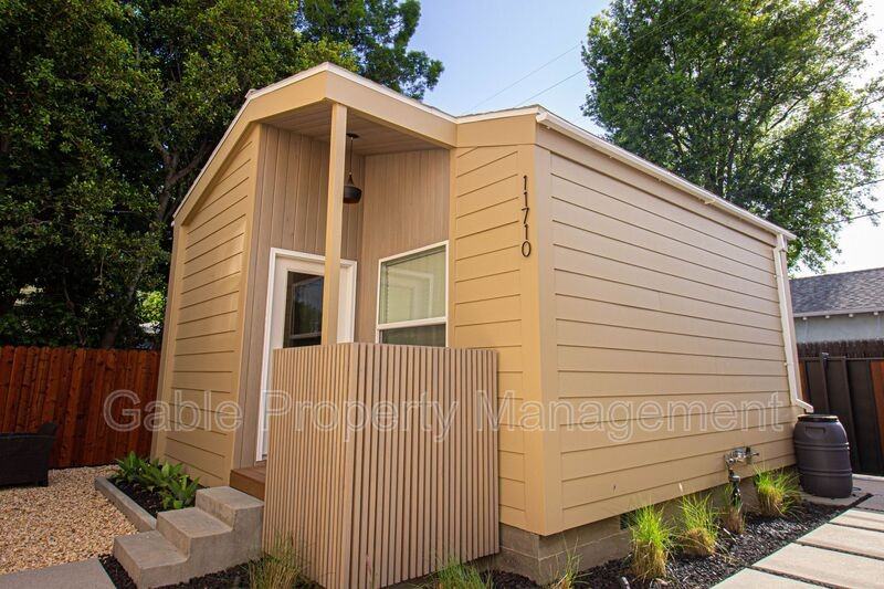 11710 Albers St - Photo 2 of 7