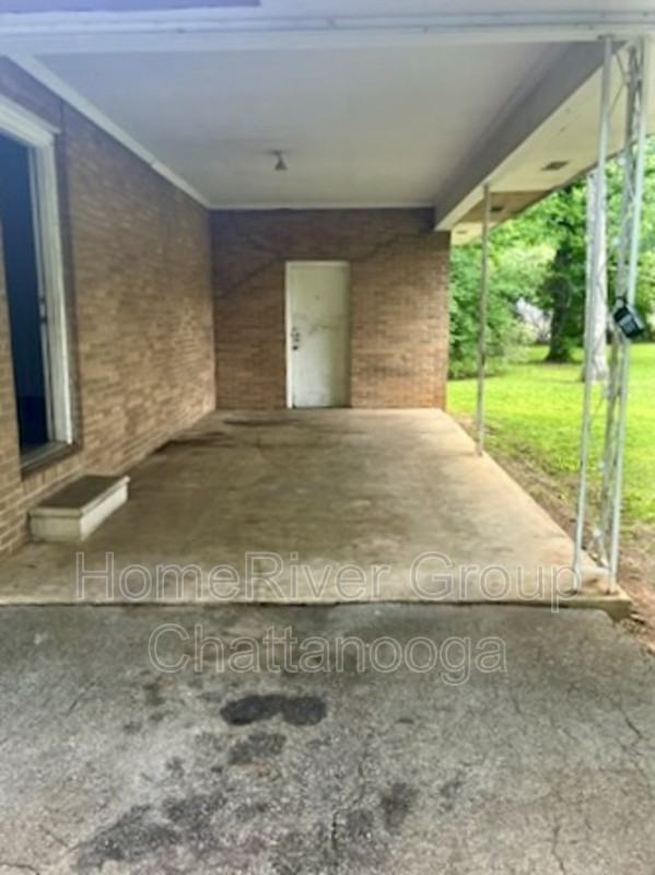 4942 Sarasota Dr - Photo 3 of 17