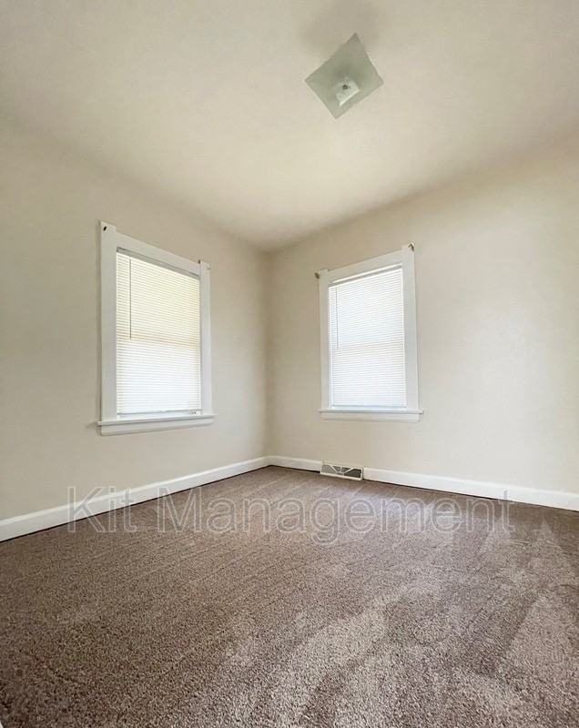 3953 Woodhaven Dr - Photo 3 of 13