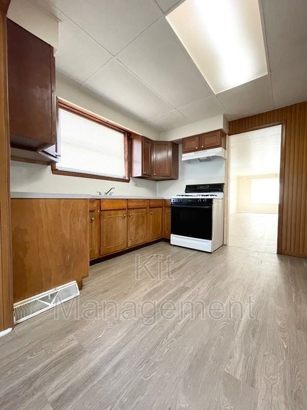 3953 Woodhaven Dr - Photo 7 of 13
