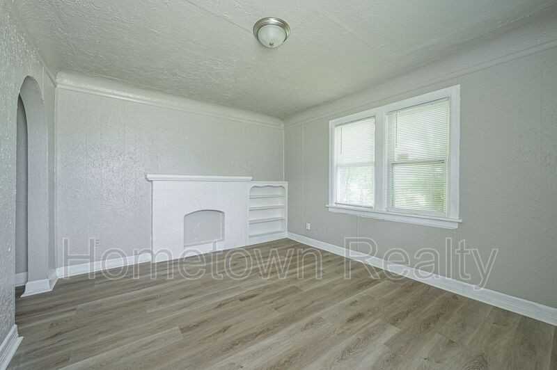 1427 Ne 28th St - Photo 3 of 11