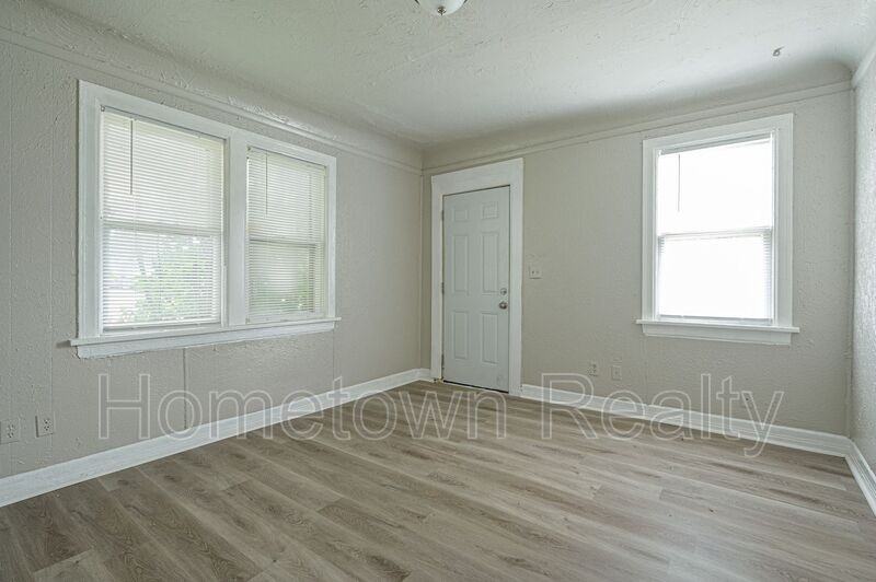 1427 Ne 28th St - Photo 4 of 11