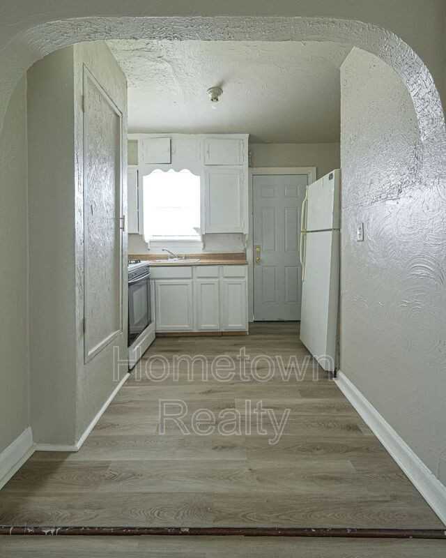 1427 Ne 28th St - Photo 6 of 11