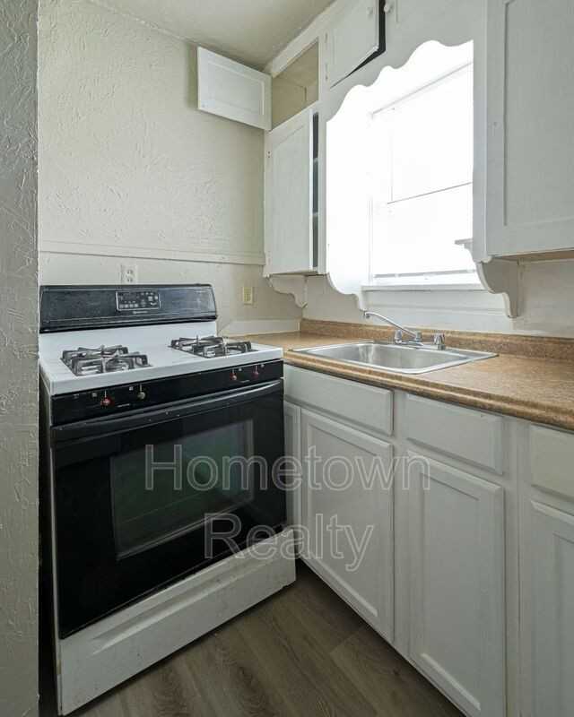 1427 Ne 28th St - Photo 7 of 11