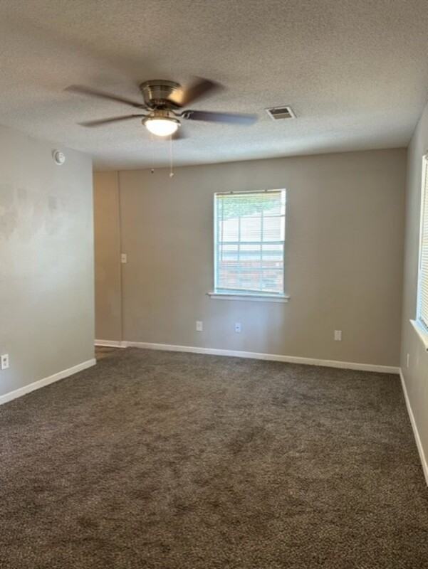 2116 Greenoaks Rd #1B - Photo 2 of 17